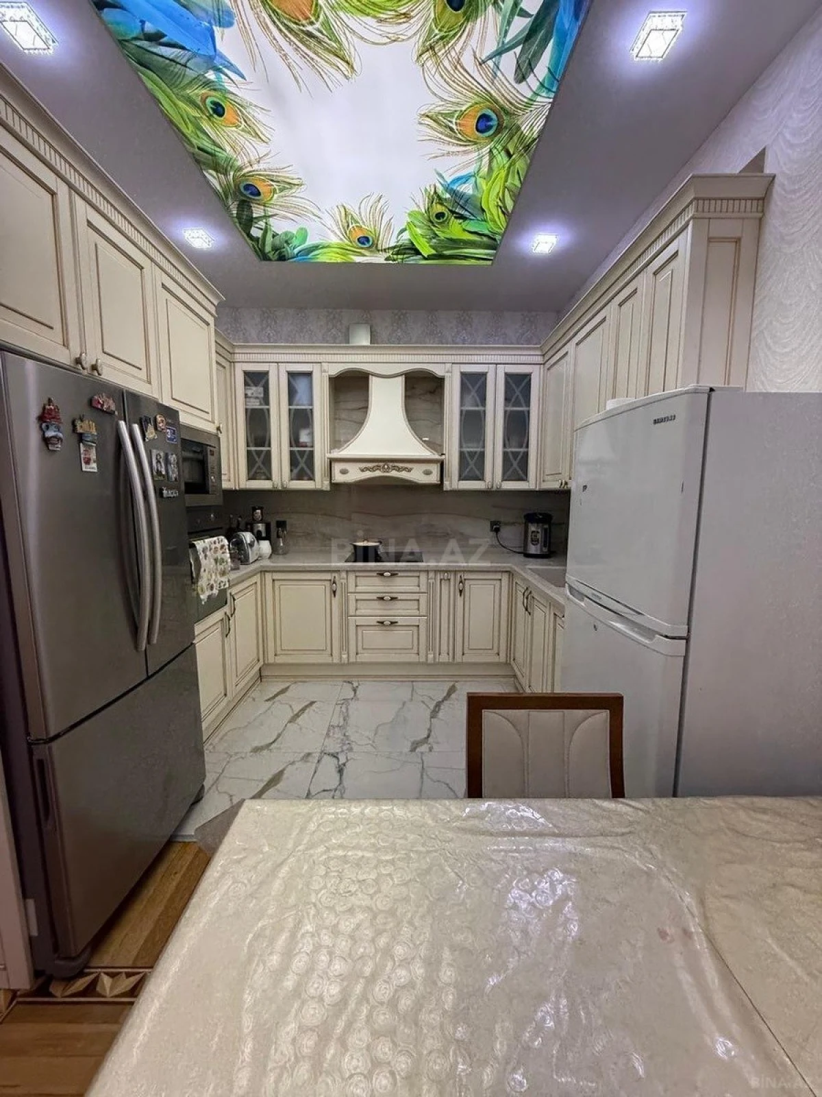 Satılır 3 otaqlı mənzil 138 m²