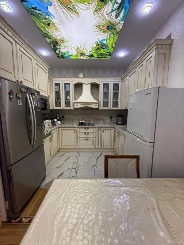Satılır 3 otaqlı mənzil 138 m²