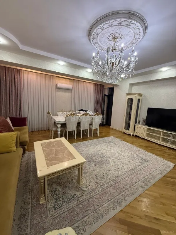 Satılır 3 otaqlı mənzil 138 m²