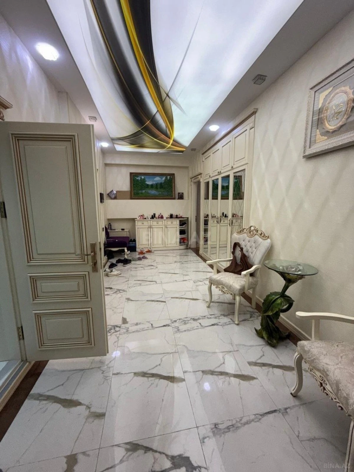 Satılır 3 otaqlı mənzil 138 m²