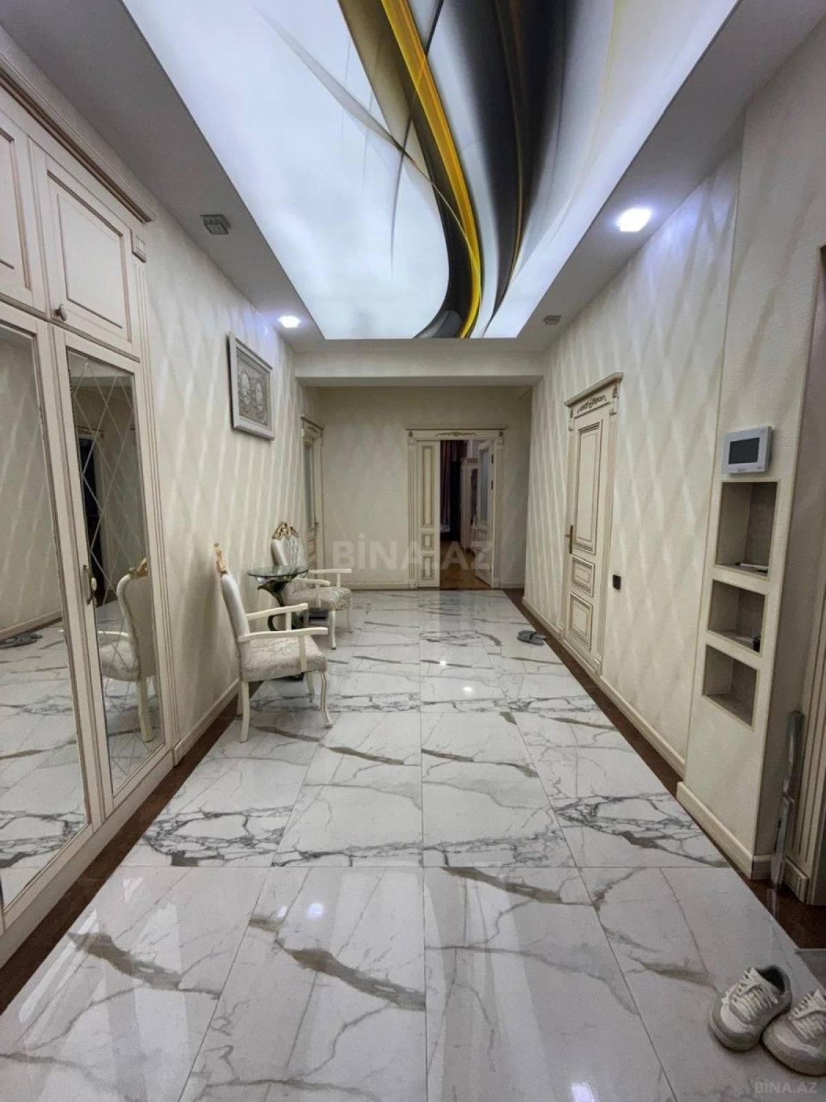 Satılır 3 otaqlı mənzil 138 m²