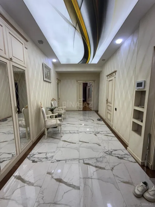 Satılır 3 otaqlı mənzil 138 m²