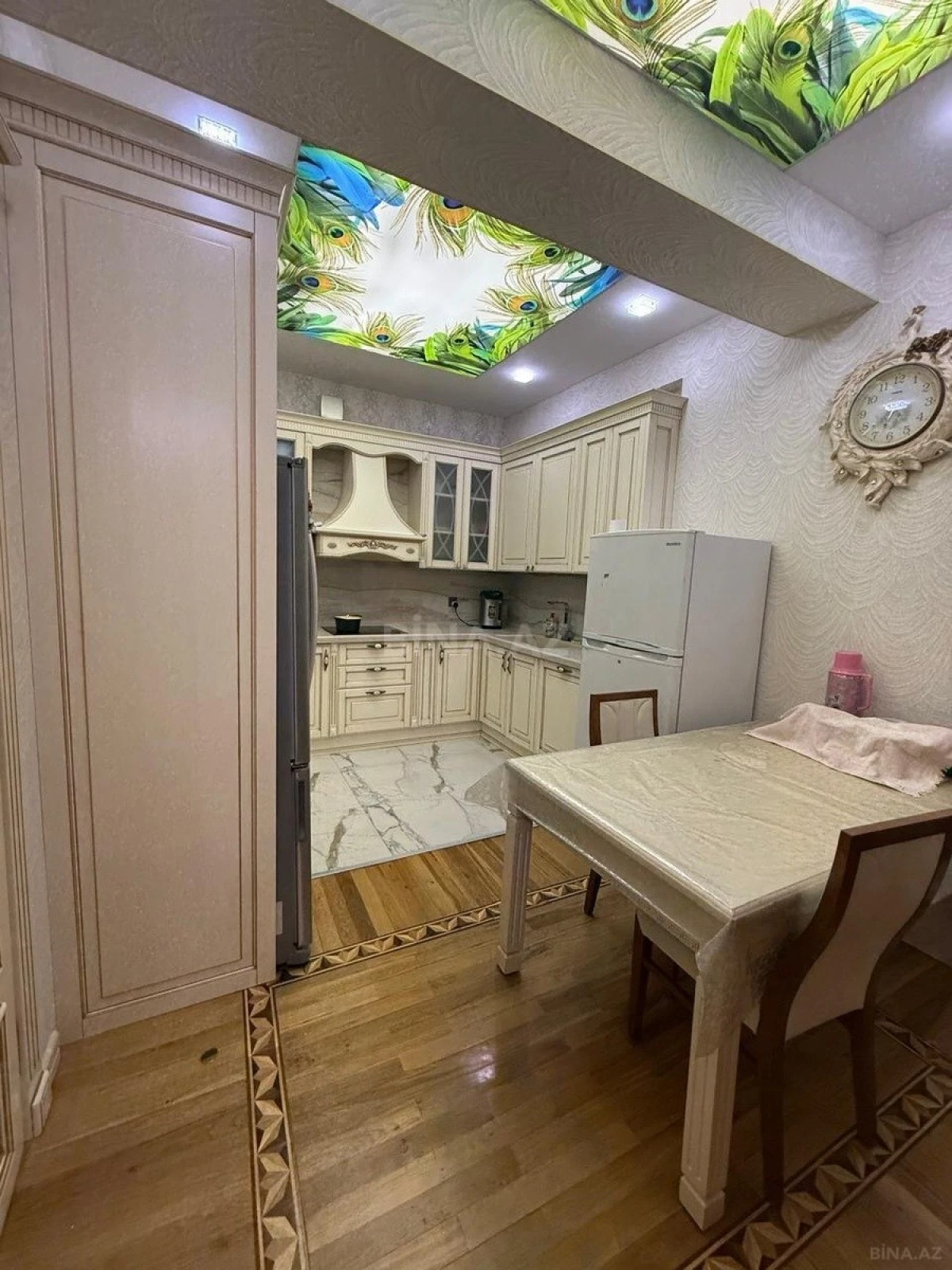 Satılır 3 otaqlı mənzil 138 m²