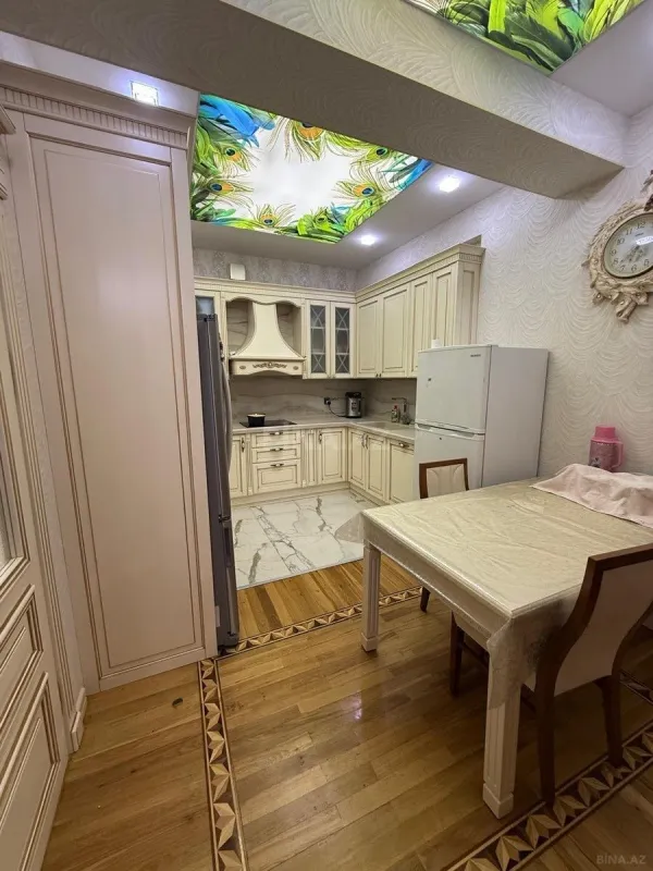 Satılır 3 otaqlı mənzil 138 m²