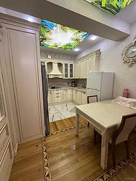 Satılır 3 otaqlı mənzil 138 m²