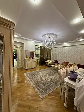 Satılır 3 otaqlı mənzil 138 m²
