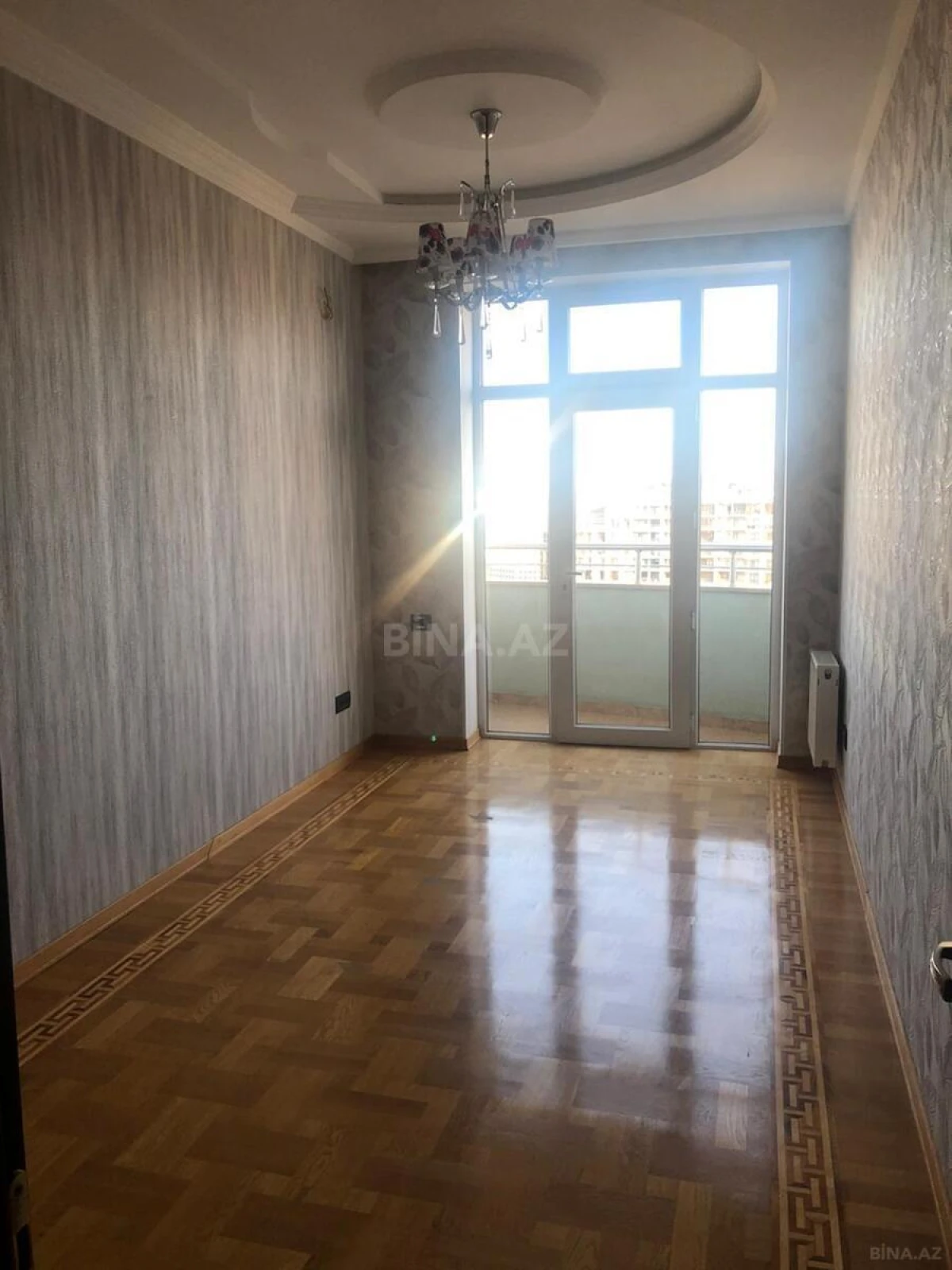Satılır 4 otaqlı mənzil 250 m²