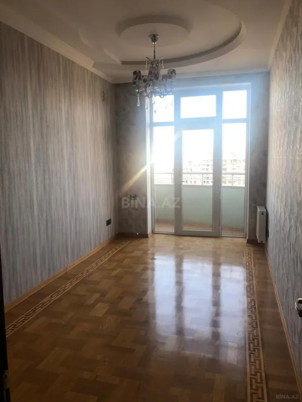 Satılır 4 otaqlı mənzil 250 m²
