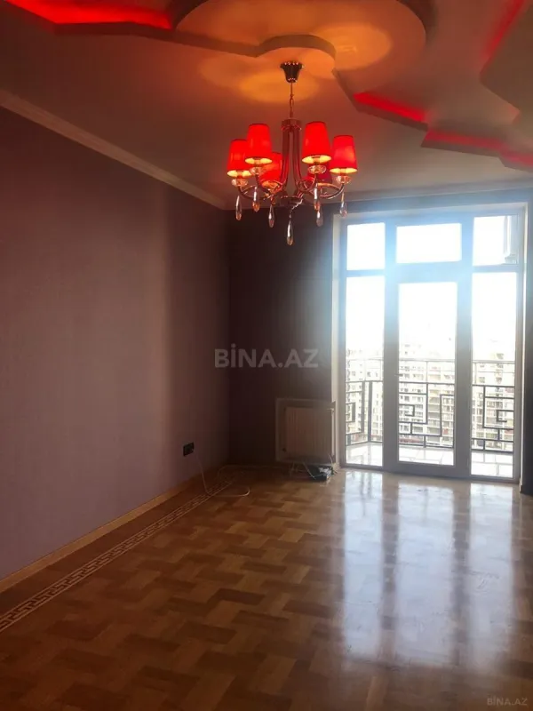 Satılır 4 otaqlı mənzil 250 m²