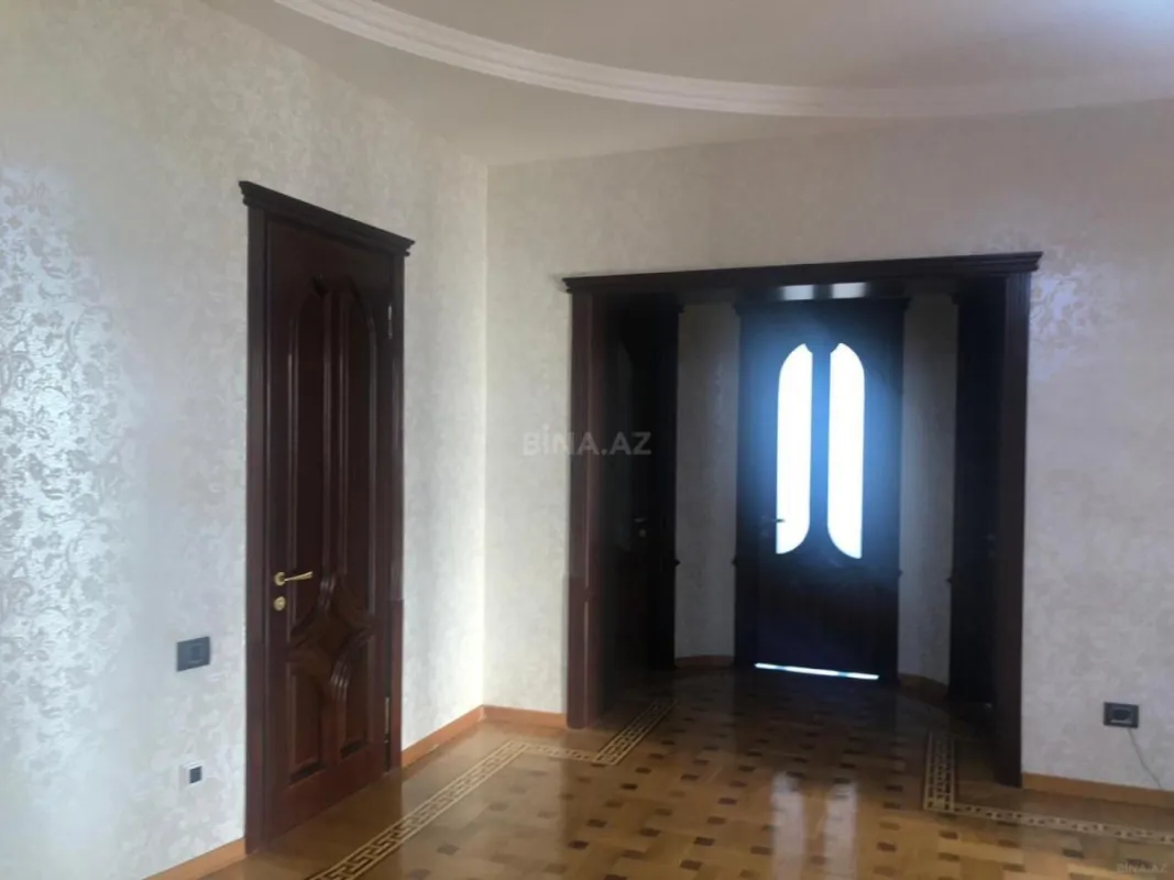 Satılır 4 otaqlı mənzil 250 m²