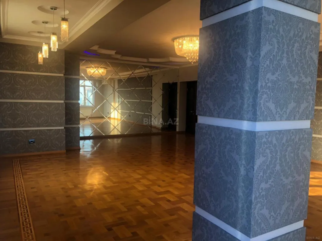 Satılır 4 otaqlı mənzil 250 m²