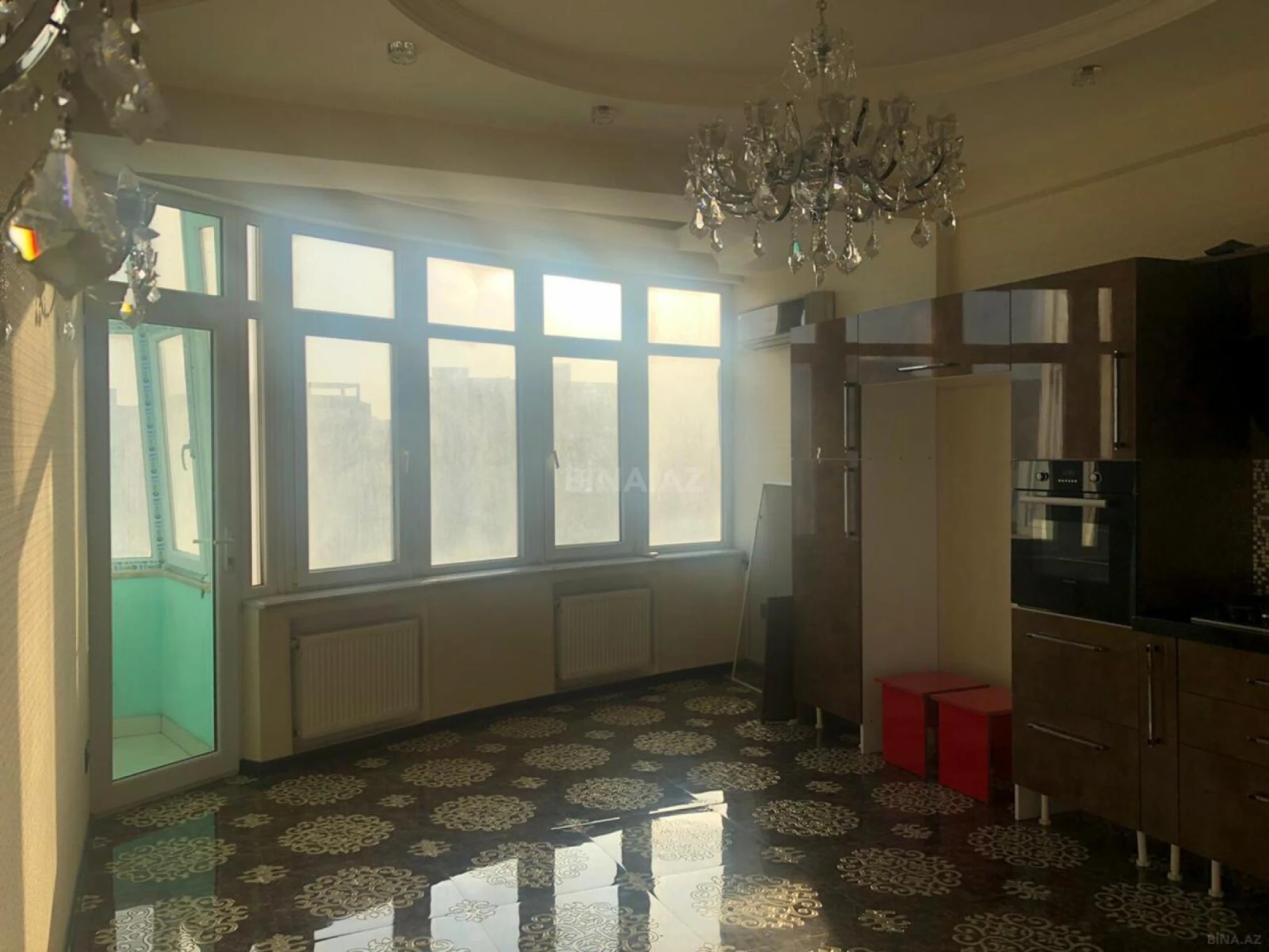 Satılır 4 otaqlı mənzil 250 m²