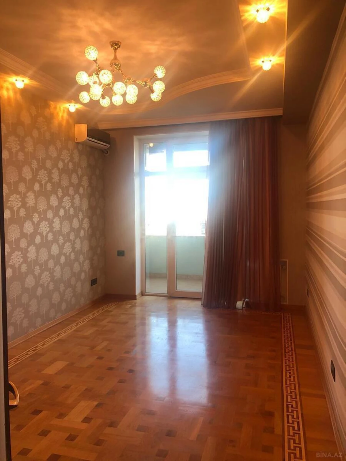 Satılır 4 otaqlı mənzil 250 m²