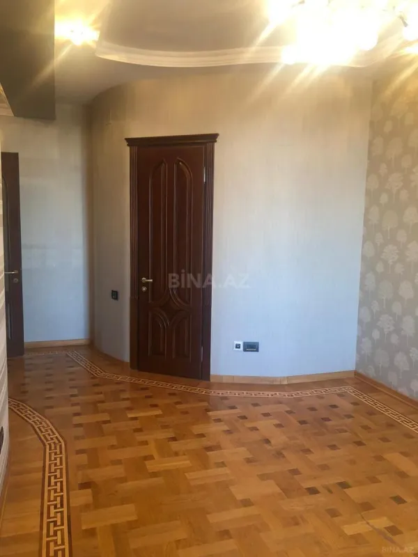 Satılır 4 otaqlı mənzil 250 m²