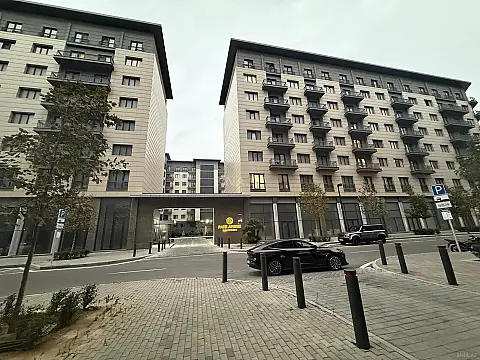 Satılır 3 otaqlı mənzil 130 m²