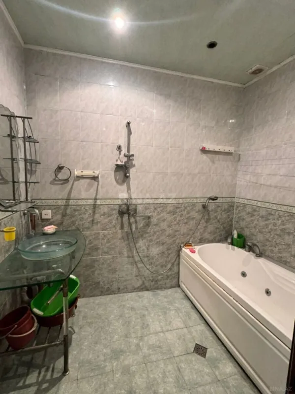 Satılır 3 otaqlı mənzil 115 m²