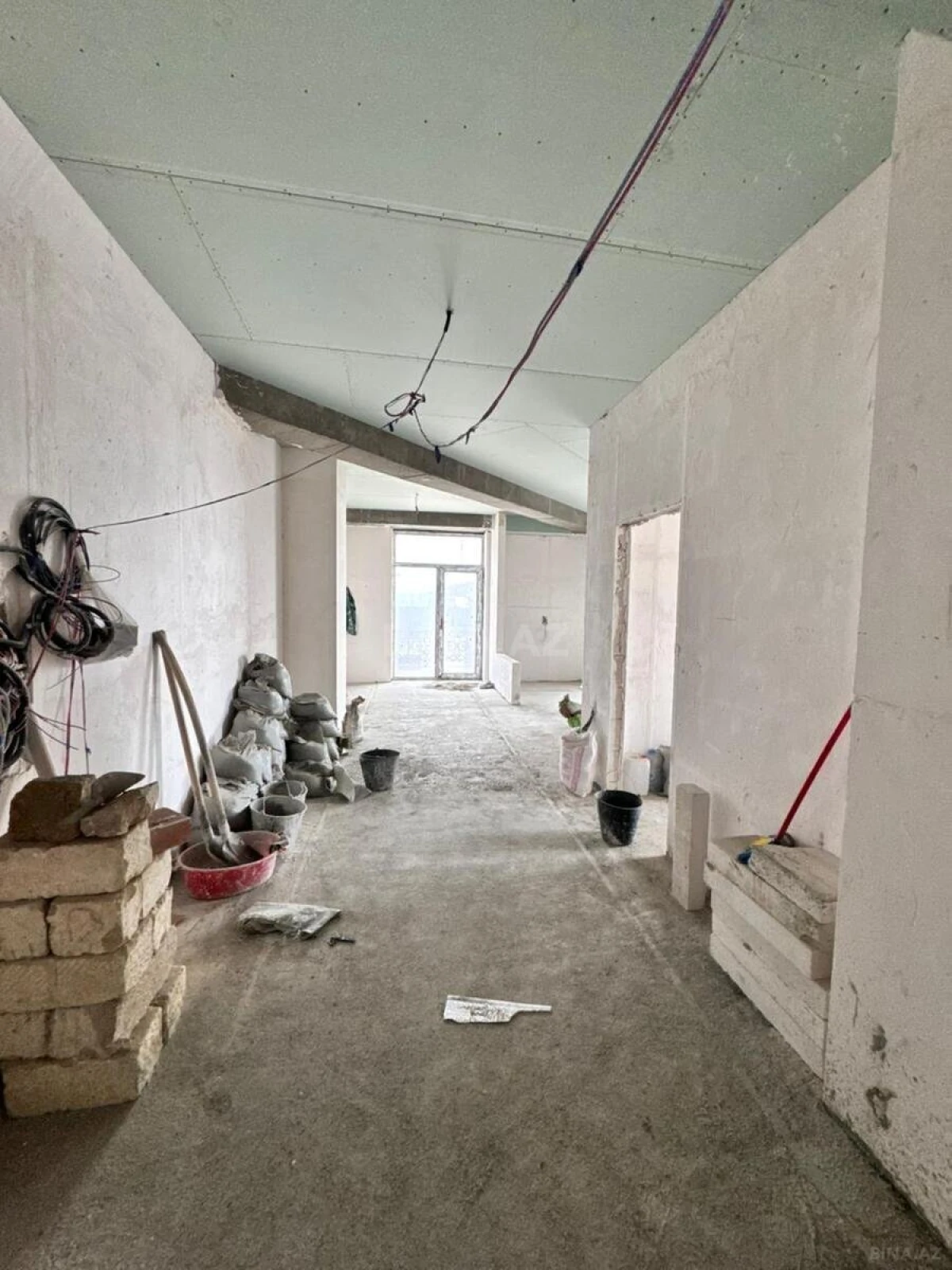 Satılır 3 otaqlı mənzil 101 m²