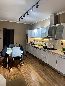 Satılır 4 otaqlı mənzil 165 m²