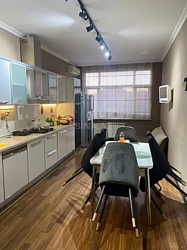 Satılır 4 otaqlı mənzil 165 m²