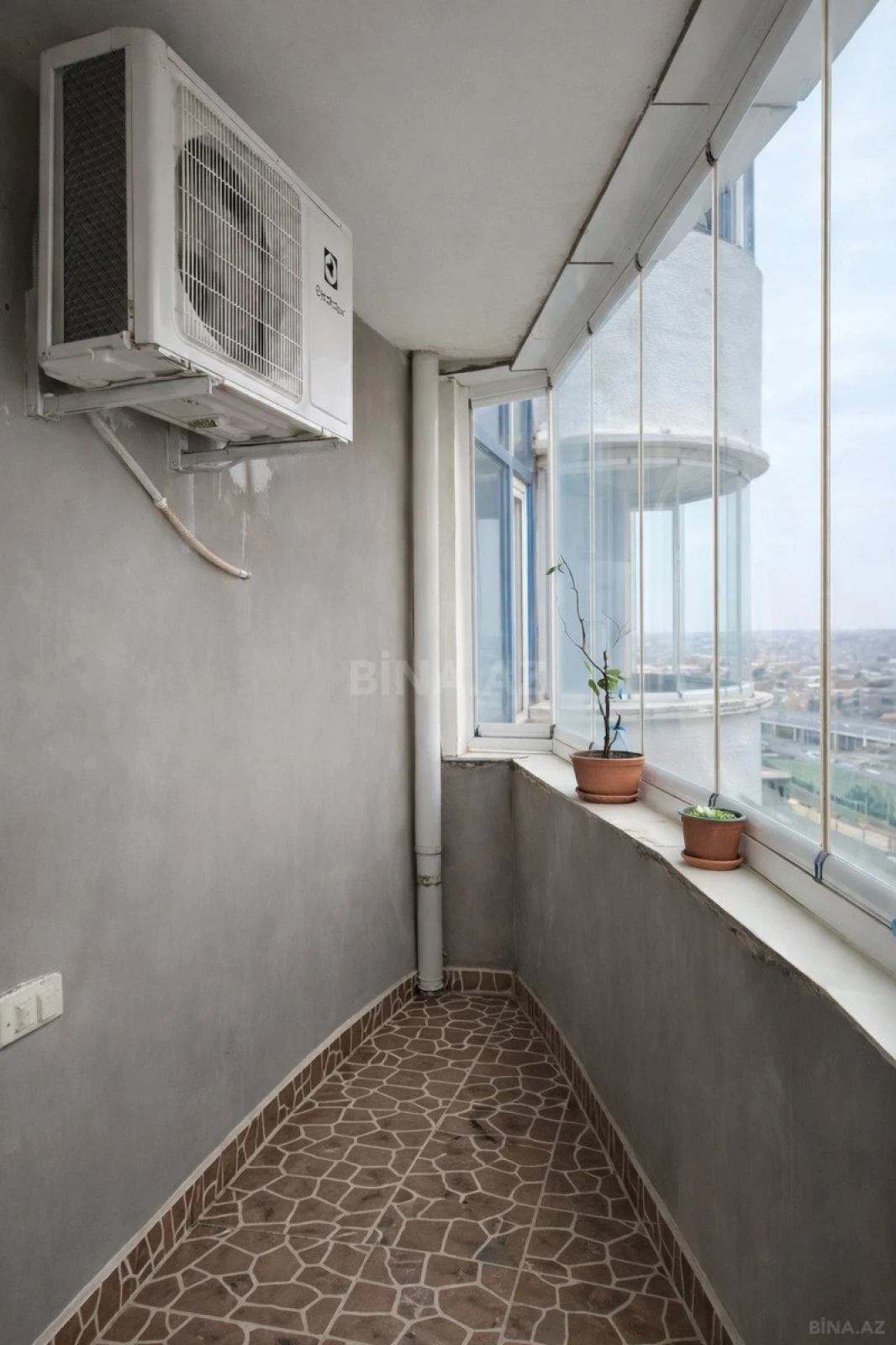 Satılır 3 otaqlı mənzil 92 m²