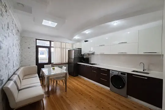 Satılır 3 otaqlı mənzil 92 m²