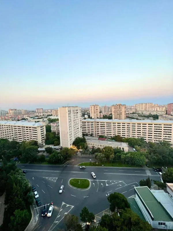 Satılır 4 otaqlı mənzil 200 m²