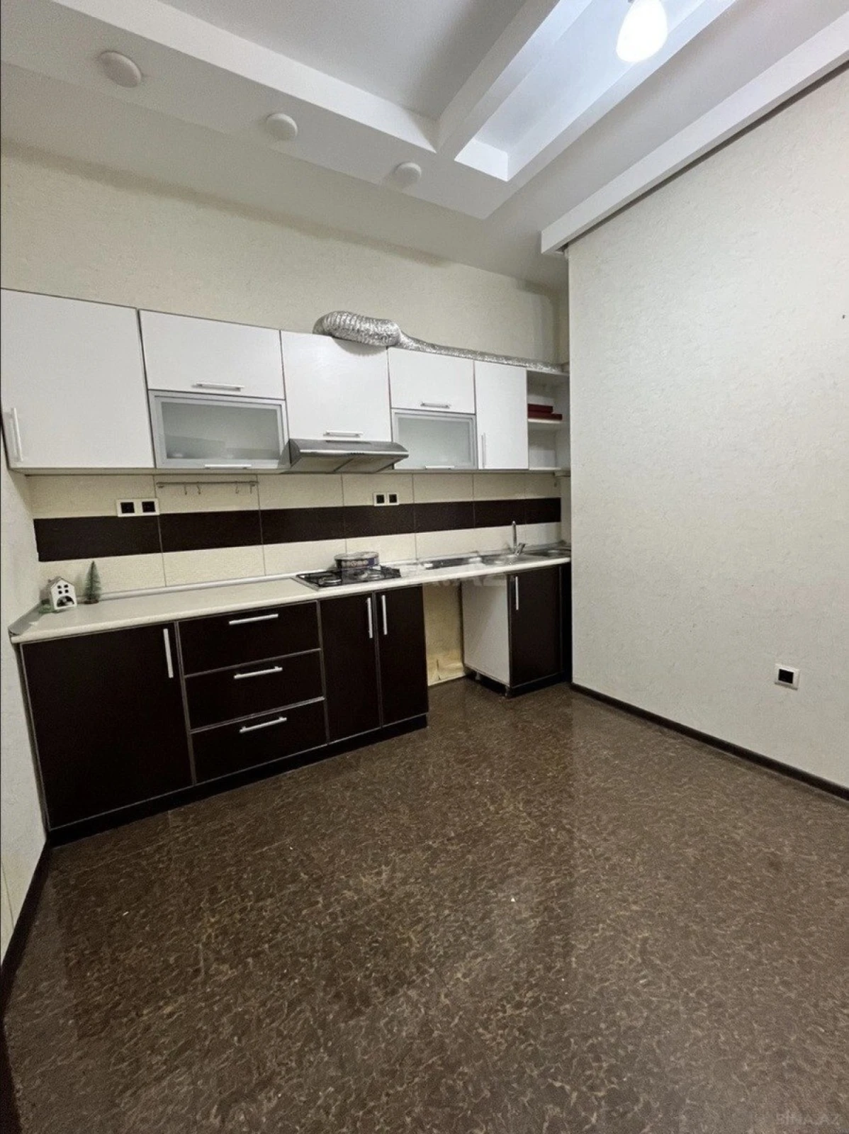 Satılır 3 otaqlı mənzil 94 m²