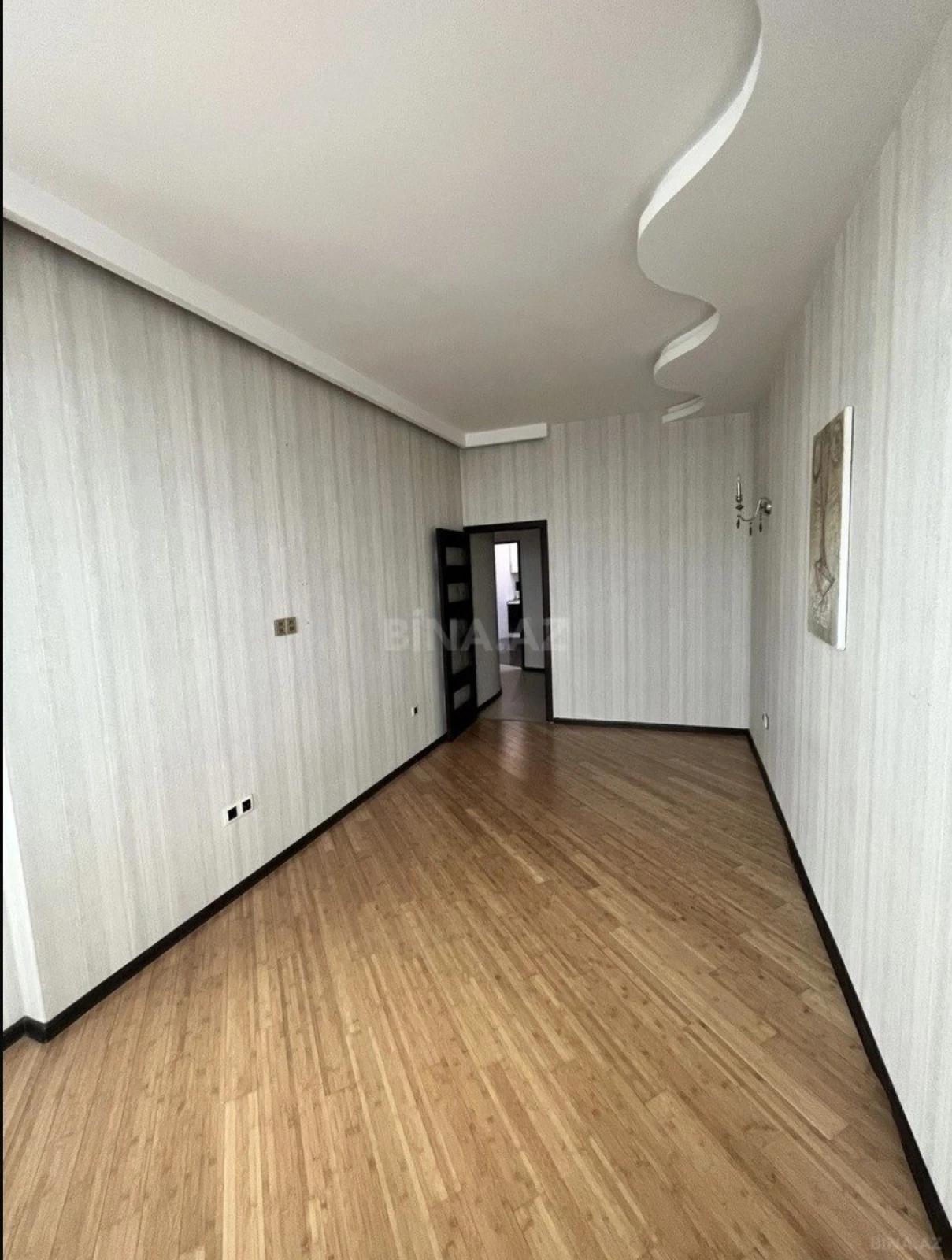 Satılır 3 otaqlı mənzil 94 m²