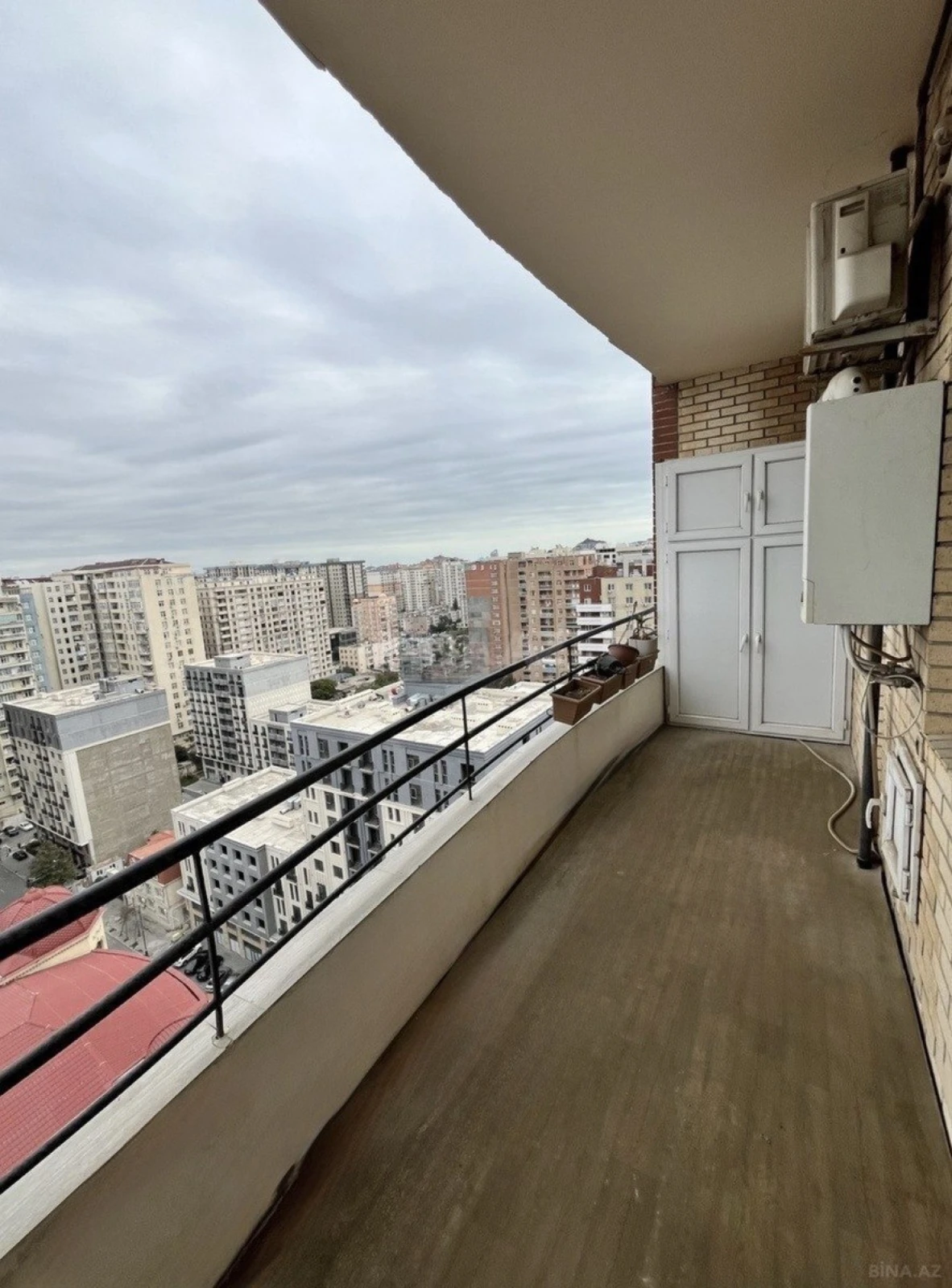 Satılır 3 otaqlı mənzil 94 m²