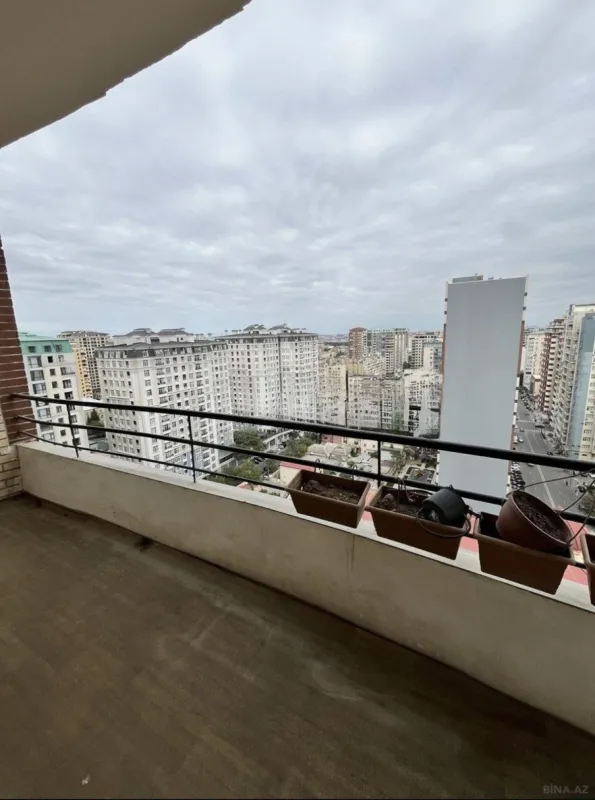 Satılır 3 otaqlı mənzil 94 m²