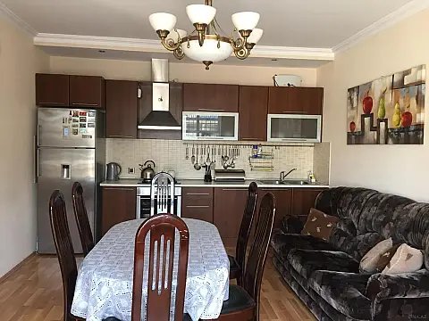 Satılır 4 otaqlı həyət evi 350 m²