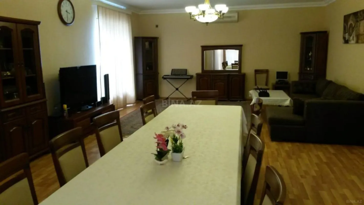 Satılır 4 otaqlı həyət evi 350 m²