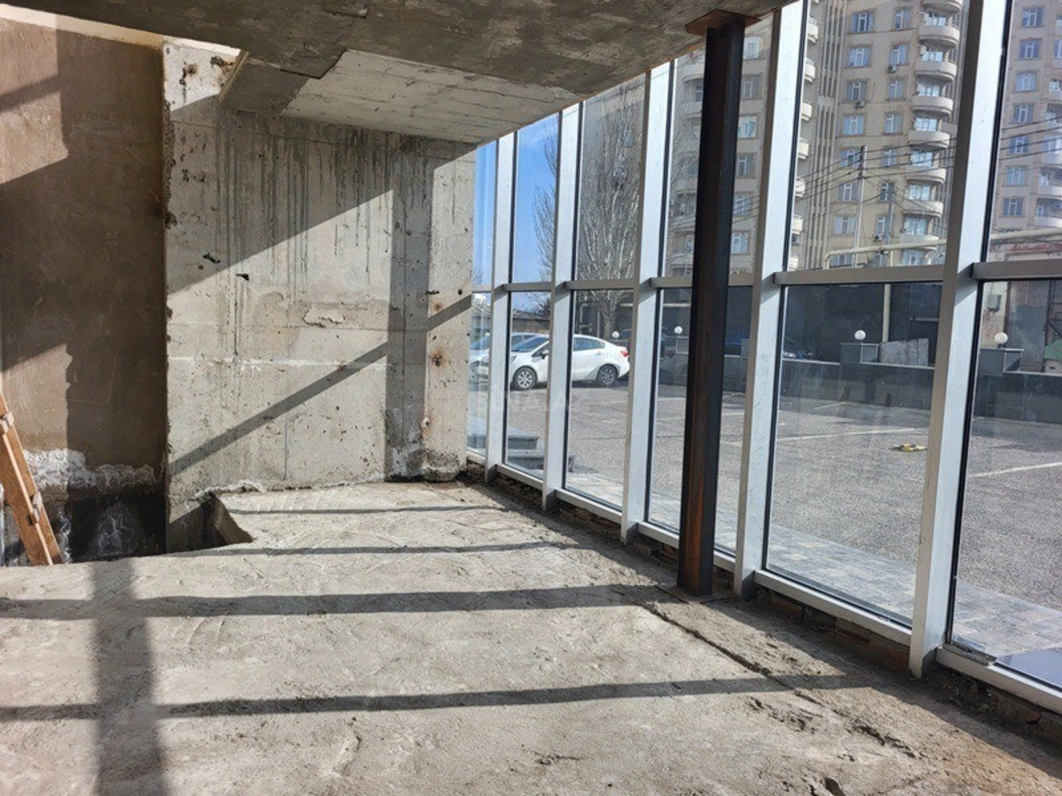 Satılır obyekt 80 m²