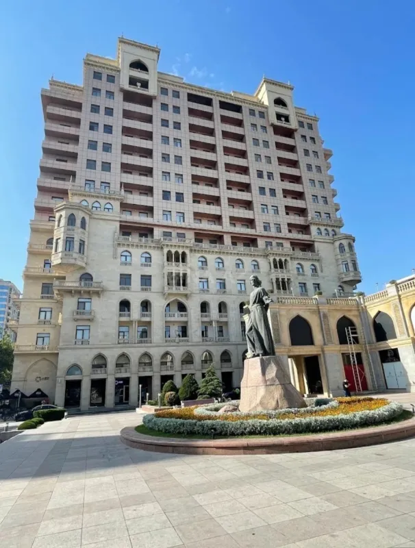 Satılır obyekt 140 m²