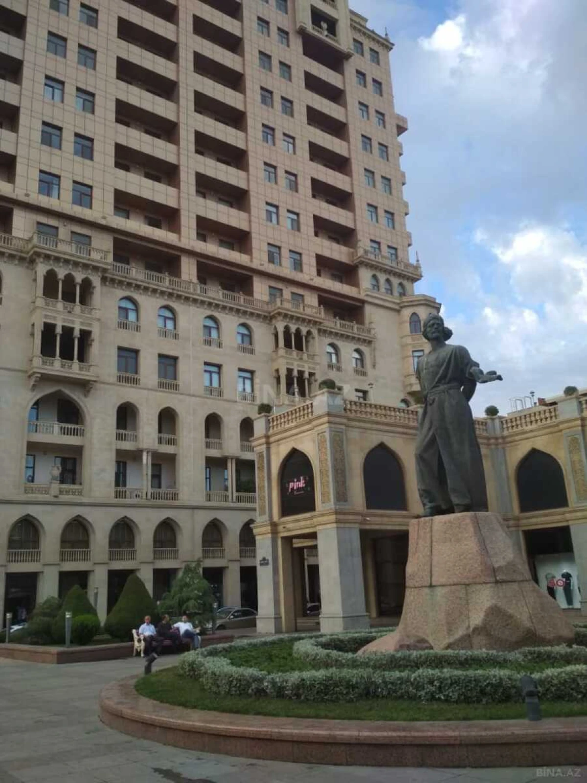 Satılır obyekt 140 m²