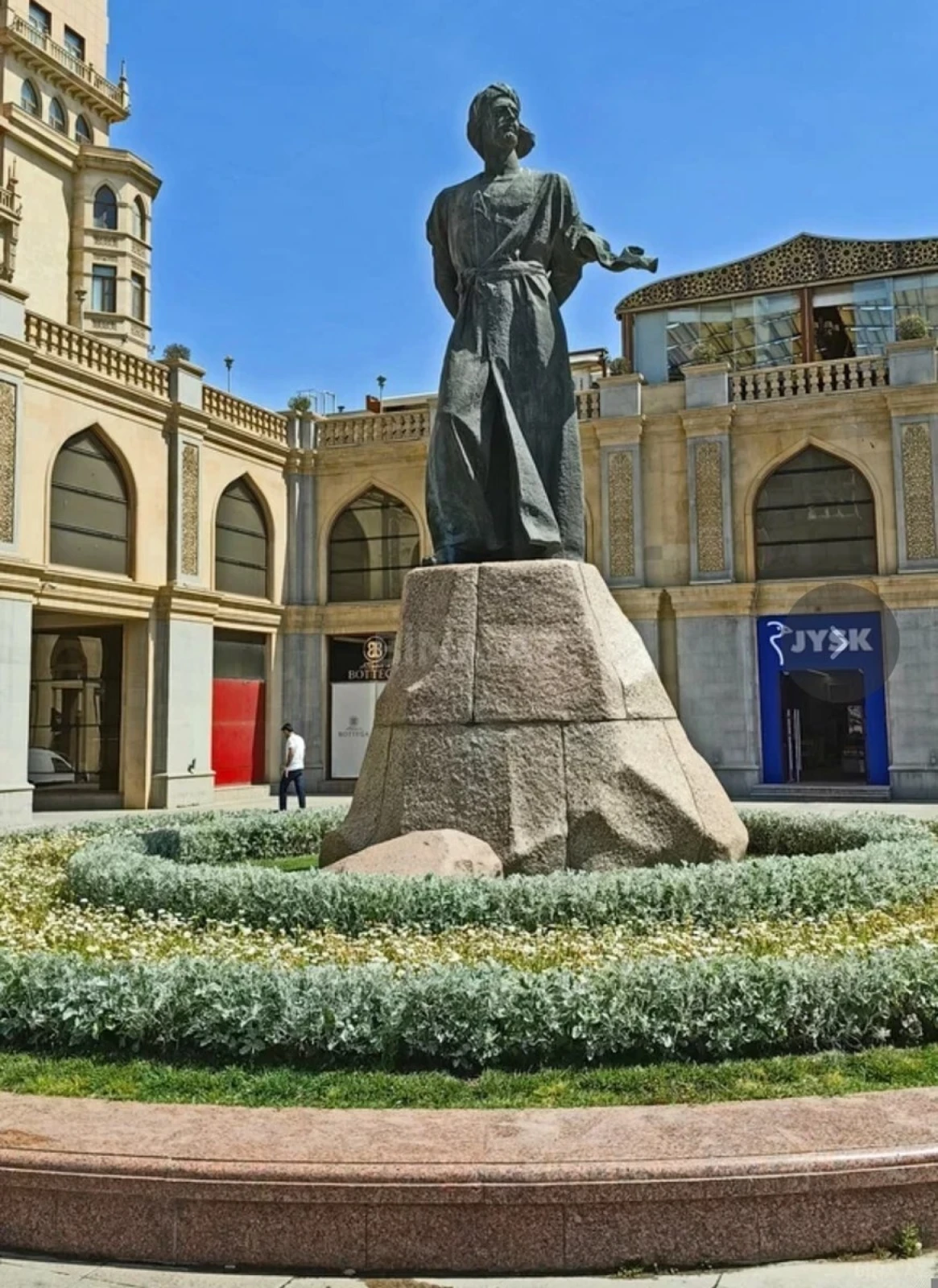 Satılır obyekt 140 m²