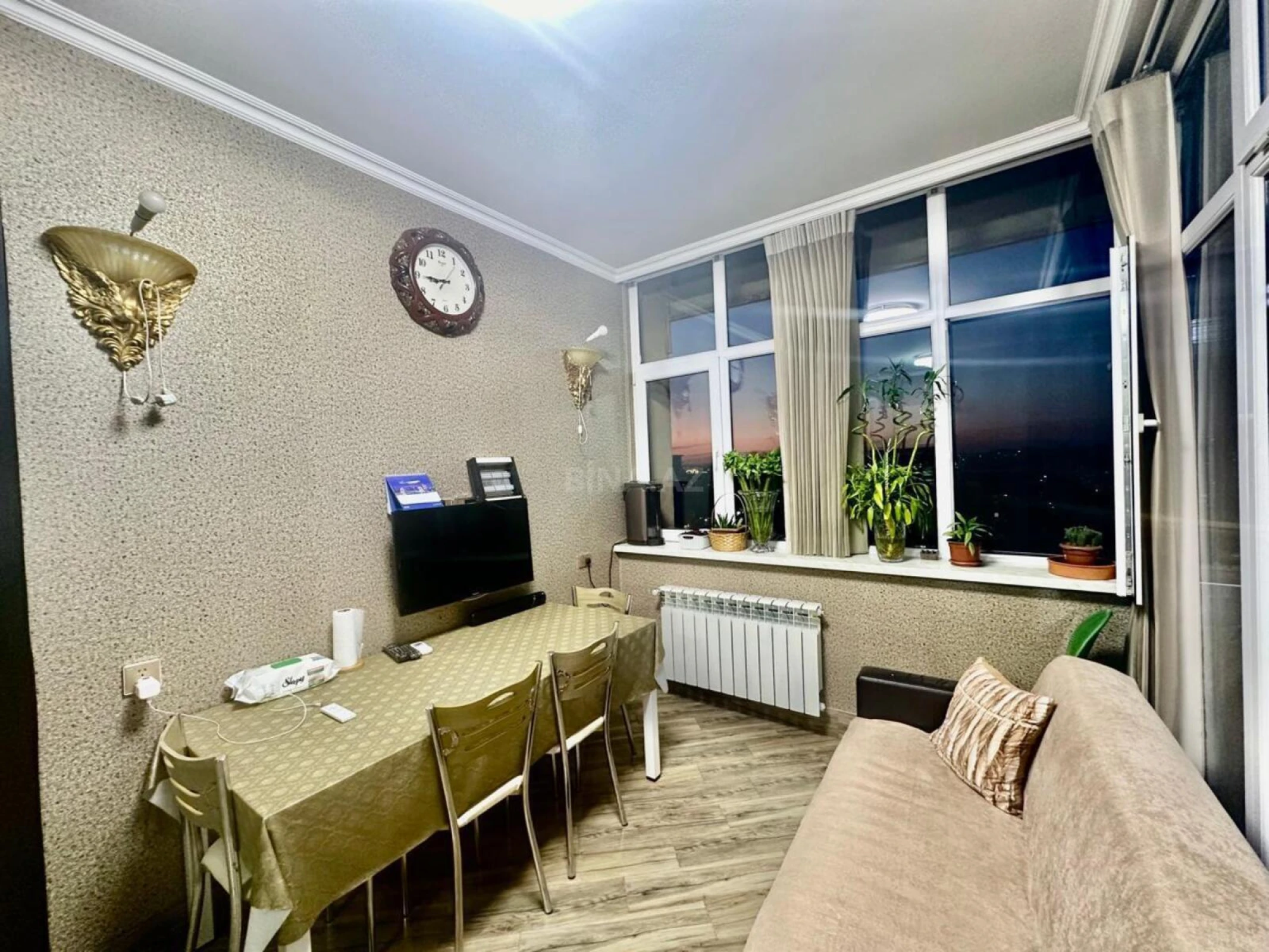 Satılır 4 otaqlı mənzil 190 m²