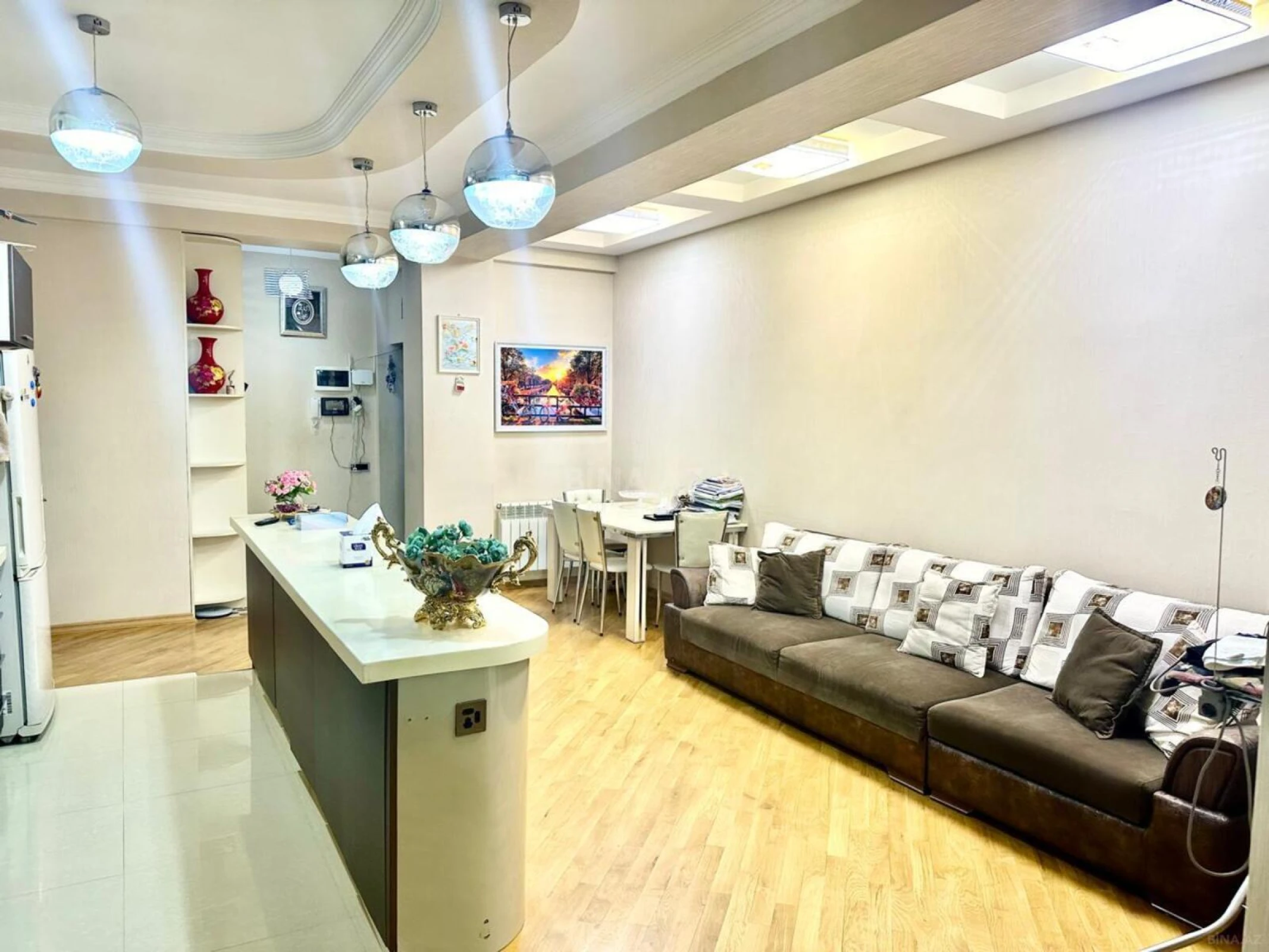 Satılır 4 otaqlı mənzil 190 m²