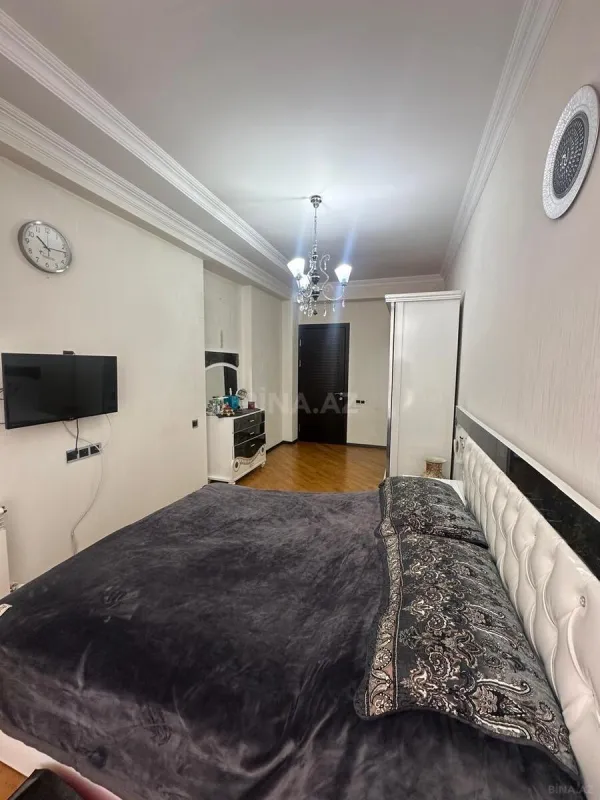 Satılır 4 otaqlı mənzil 190 m²