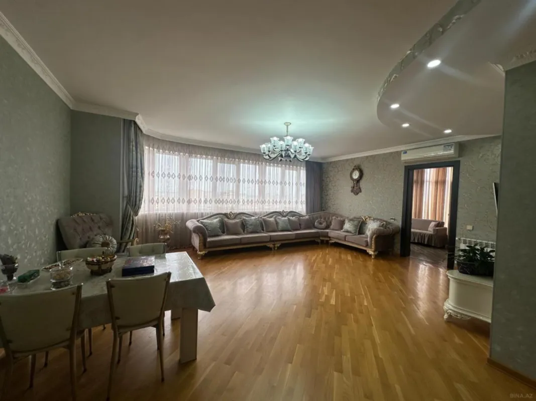 Satılır 4 otaqlı mənzil 190 m²