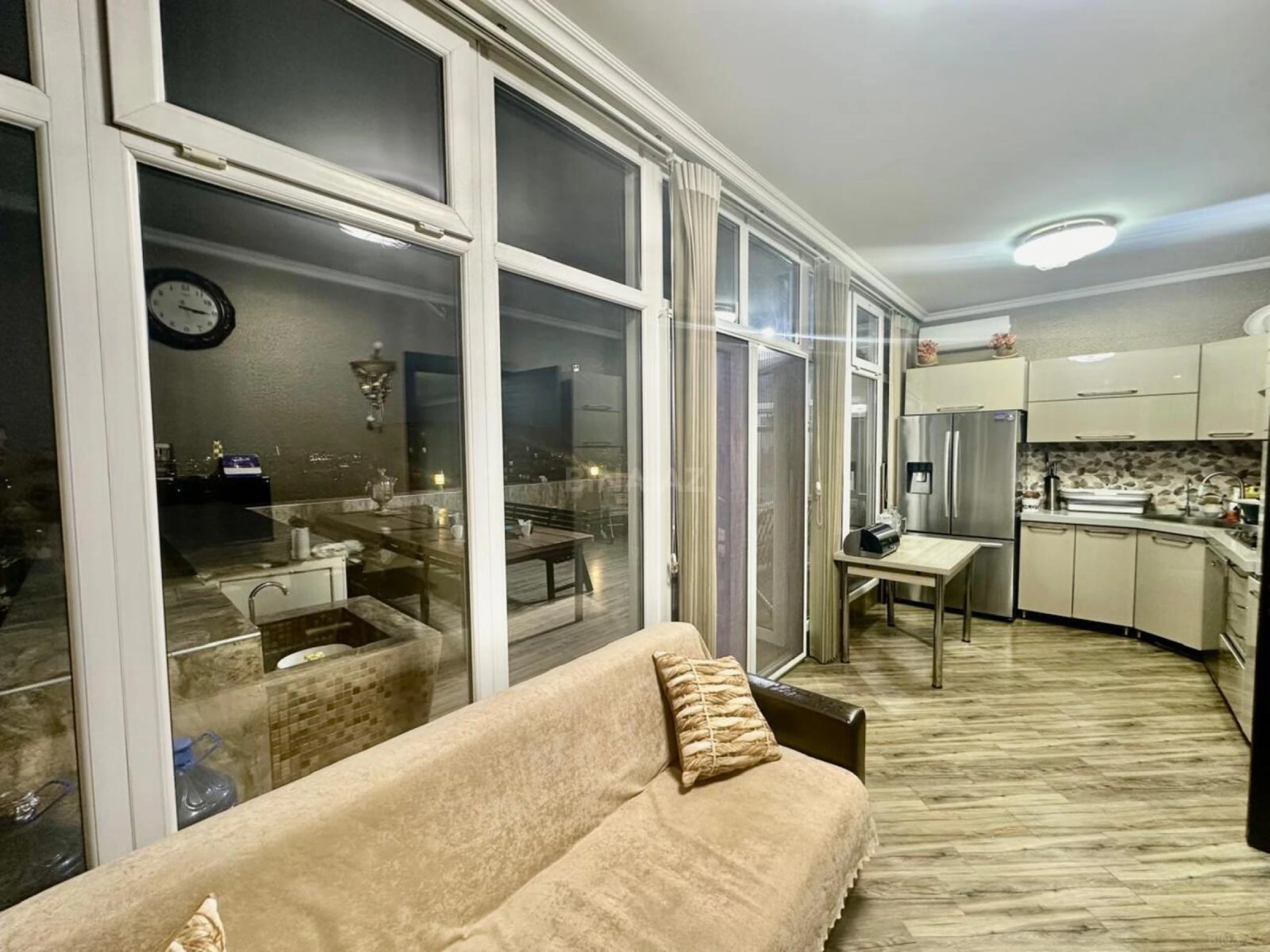 Satılır 4 otaqlı mənzil 190 m²