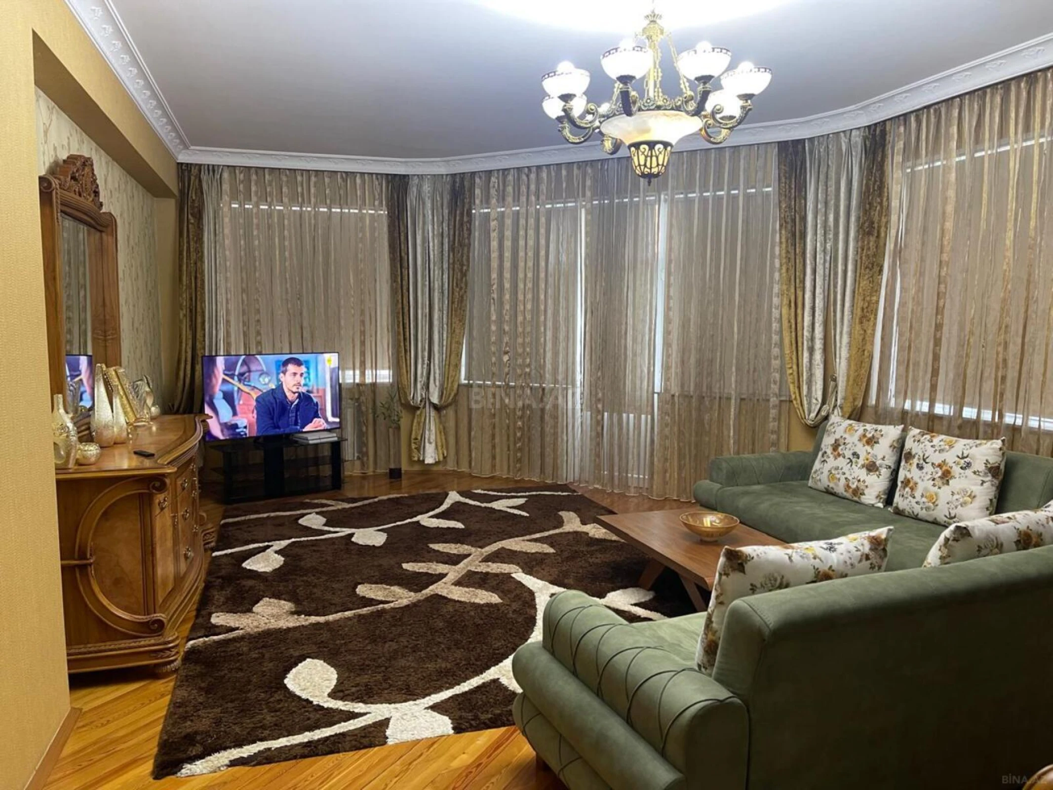 Satılır 3 otaqlı mənzil 158 m²