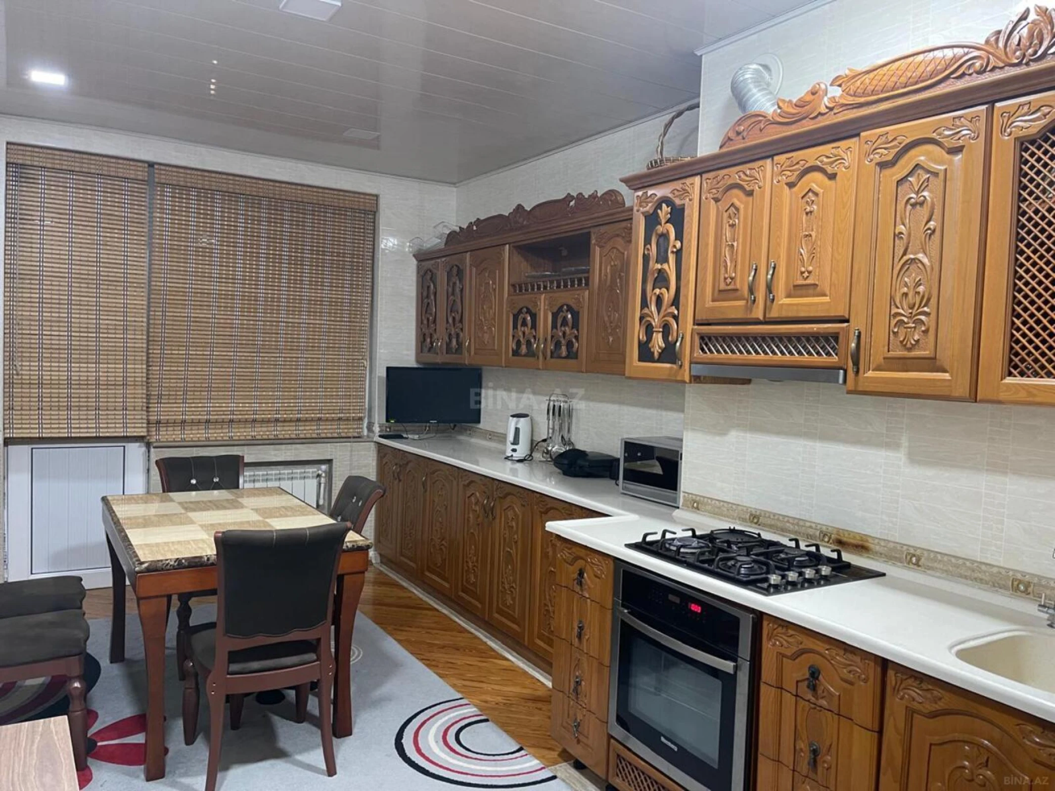 Satılır 3 otaqlı mənzil 158 m²