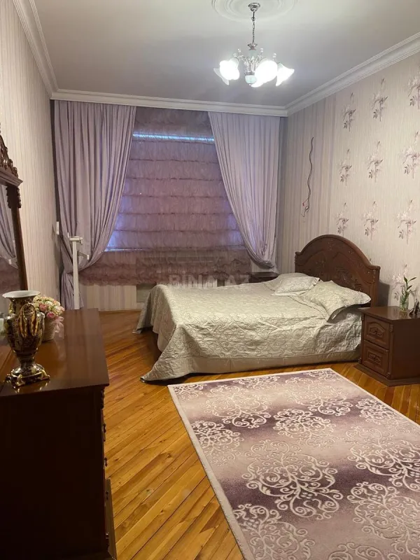 Satılır 3 otaqlı mənzil 158 m²