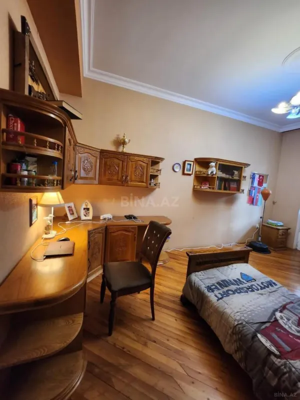 Satılır 3 otaqlı mənzil 158 m²