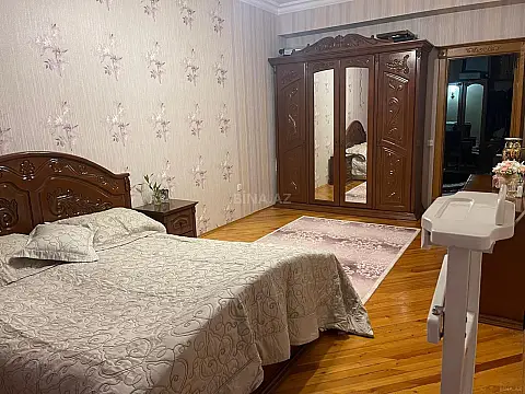Satılır 3 otaqlı mənzil 158 m²