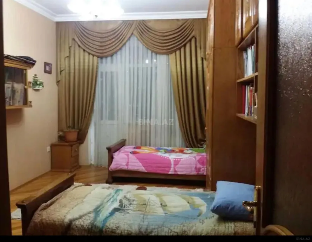 Satılır 3 otaqlı mənzil 158 m²