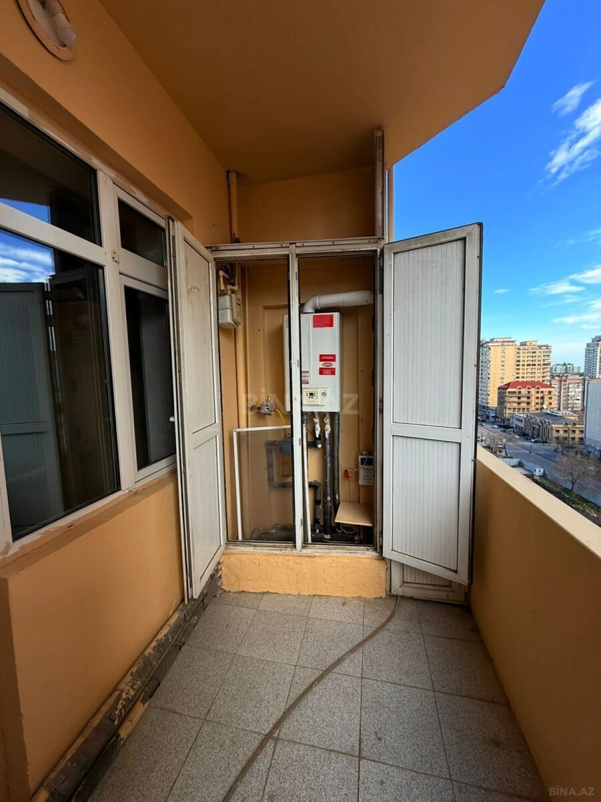 Satılır 3 otaqlı mənzil 120 m²