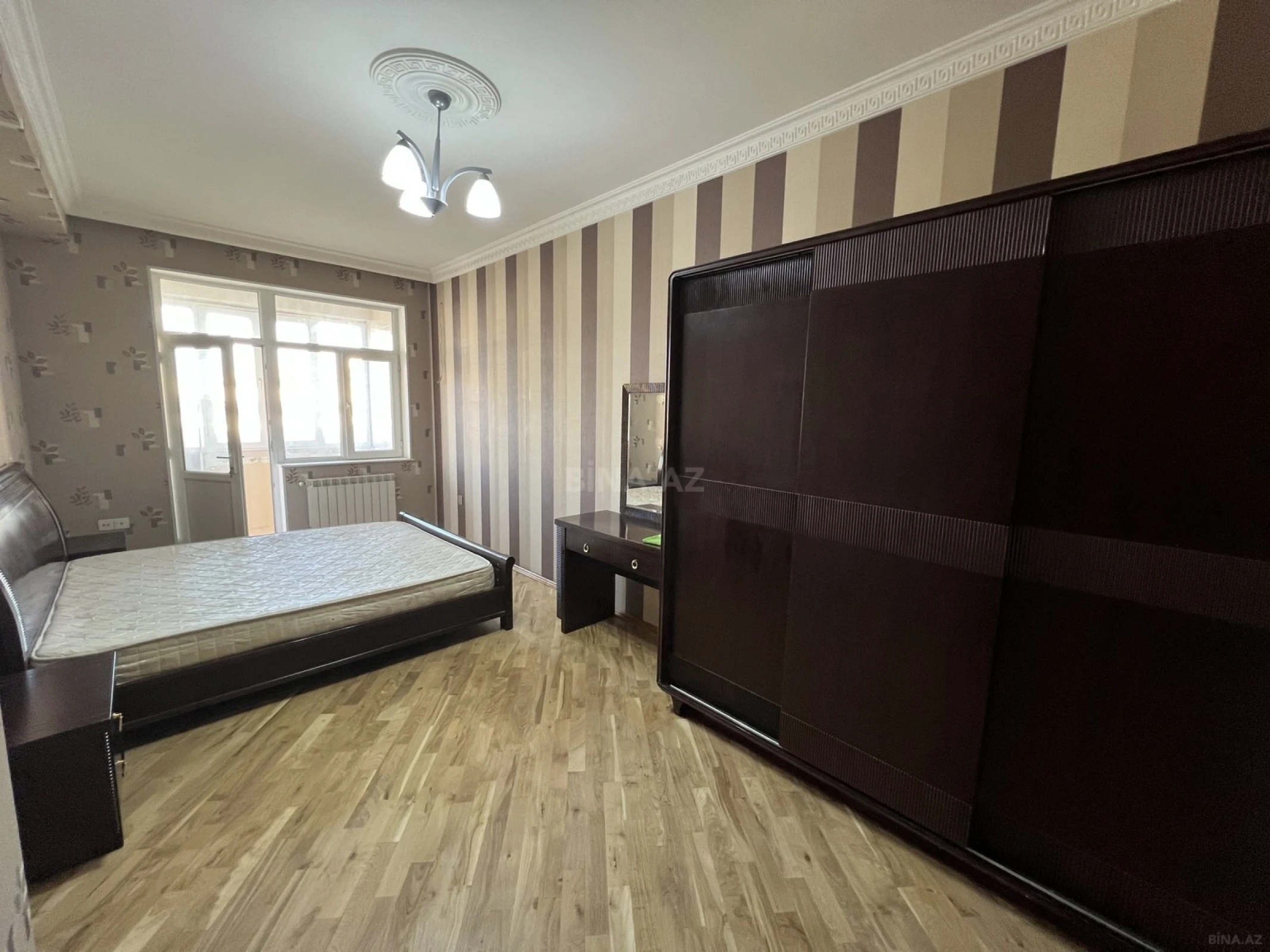 Satılır 2 otaqlı mənzil 88 m²