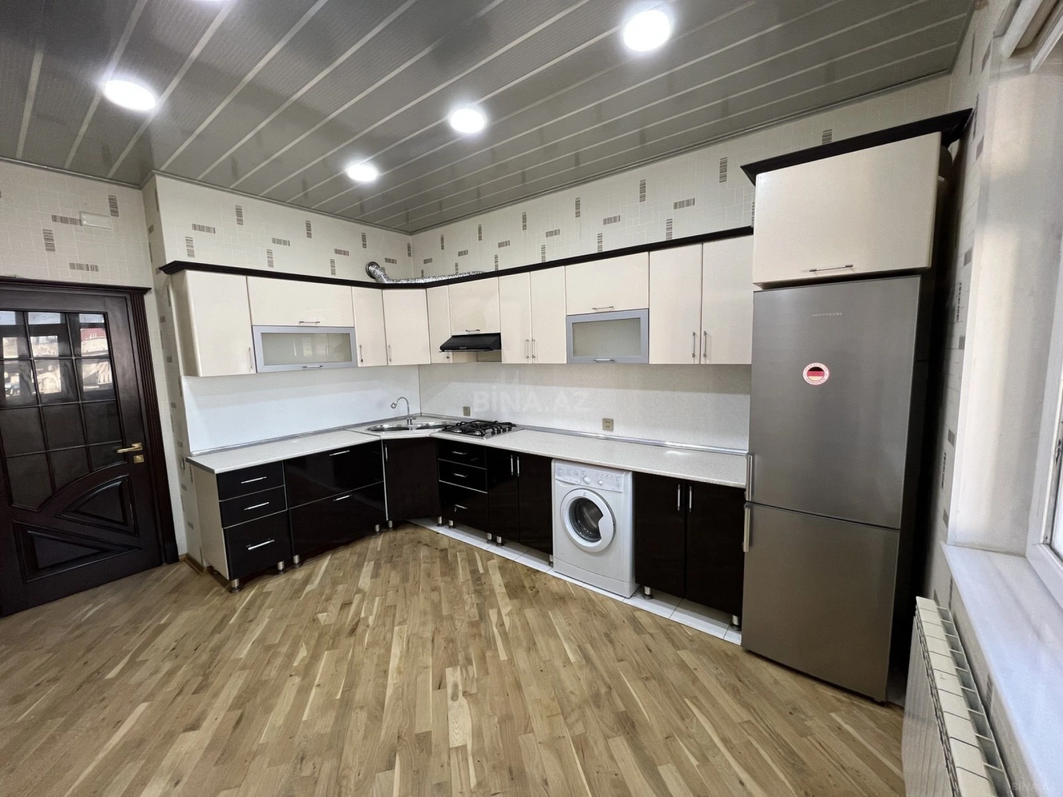 Satılır 2 otaqlı mənzil 88 m²